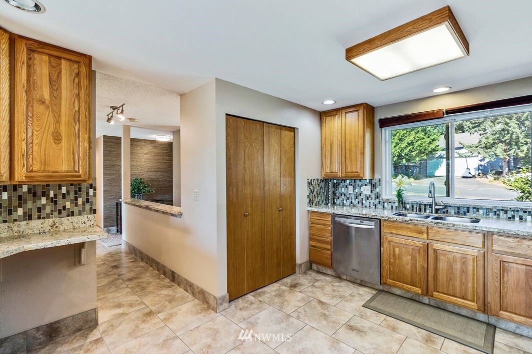 3013 Smithers Court South Renton, WA 98055 - Photo 9 of 23 Gallery Image 9
