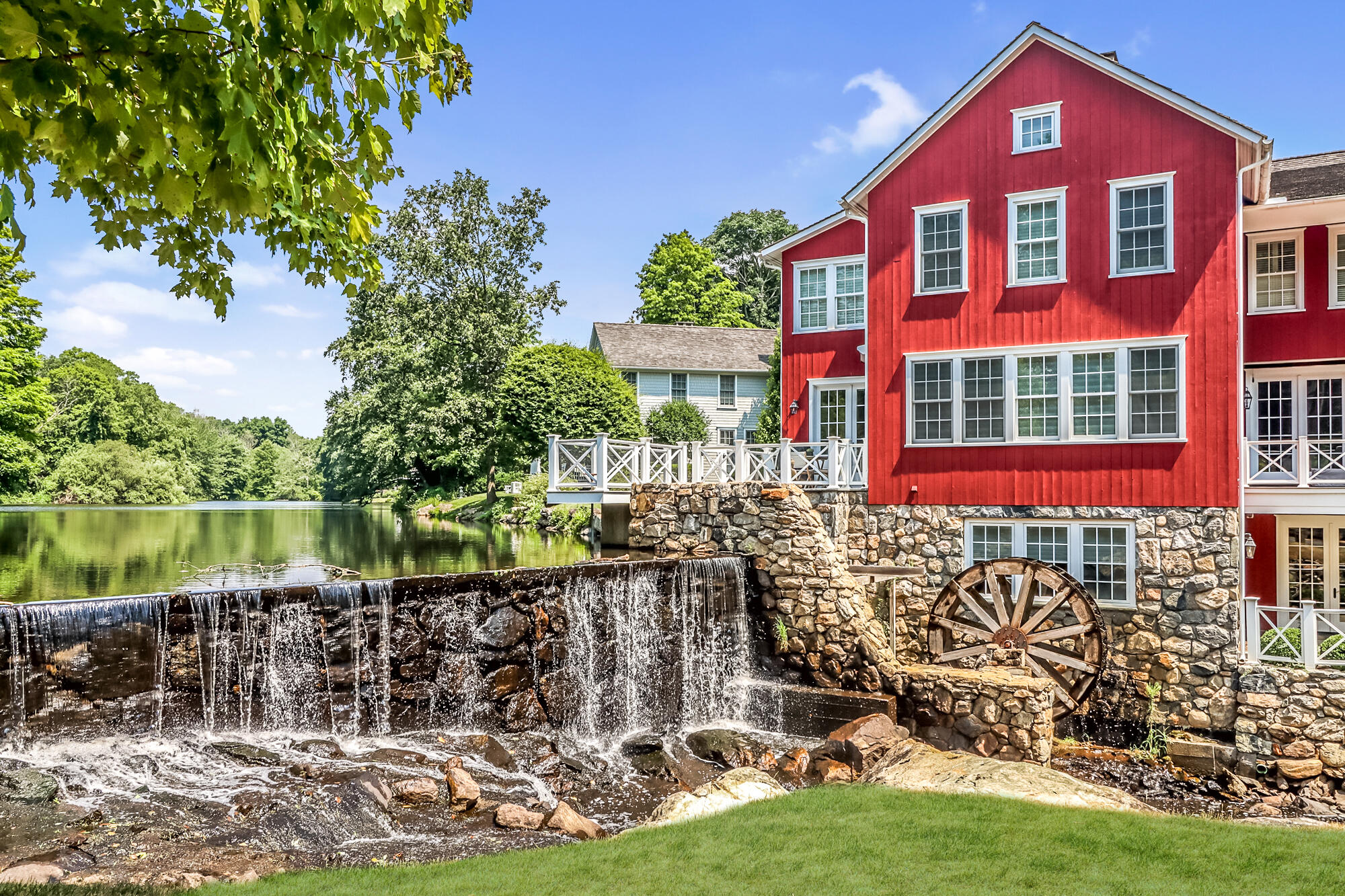 41 Jelliff Mill Road, Unit 7 New Canaan, CT 06840 - Photo 2 of 44 c8ef2cfd6b3bbcdcc09d0c0fcb7851e3e4894374