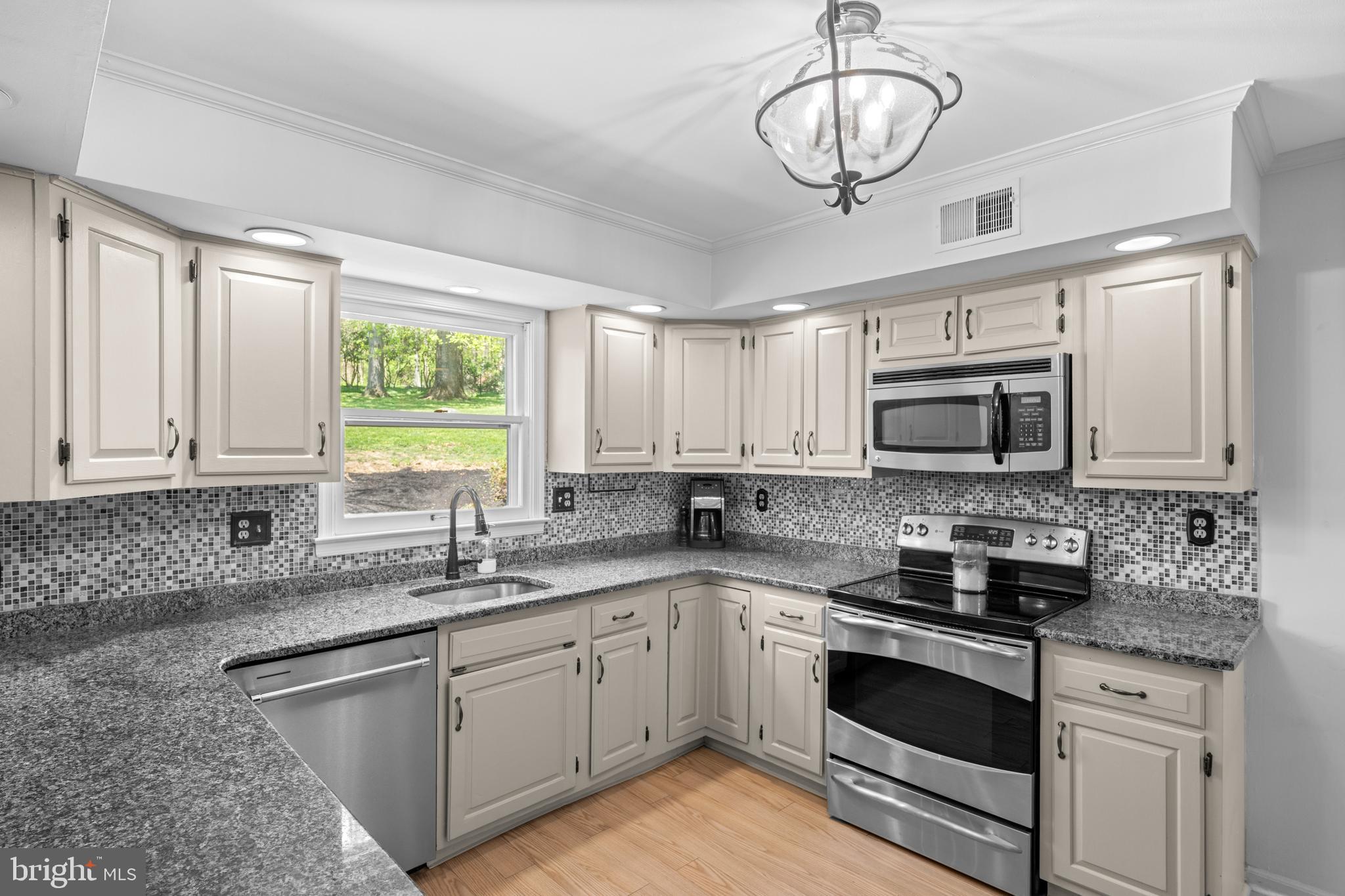 1064 Beaumont Road Berwyn, PA 19312 - Photo 7 of 41 Stainless Steel Appliances & Neutral Cabinetry