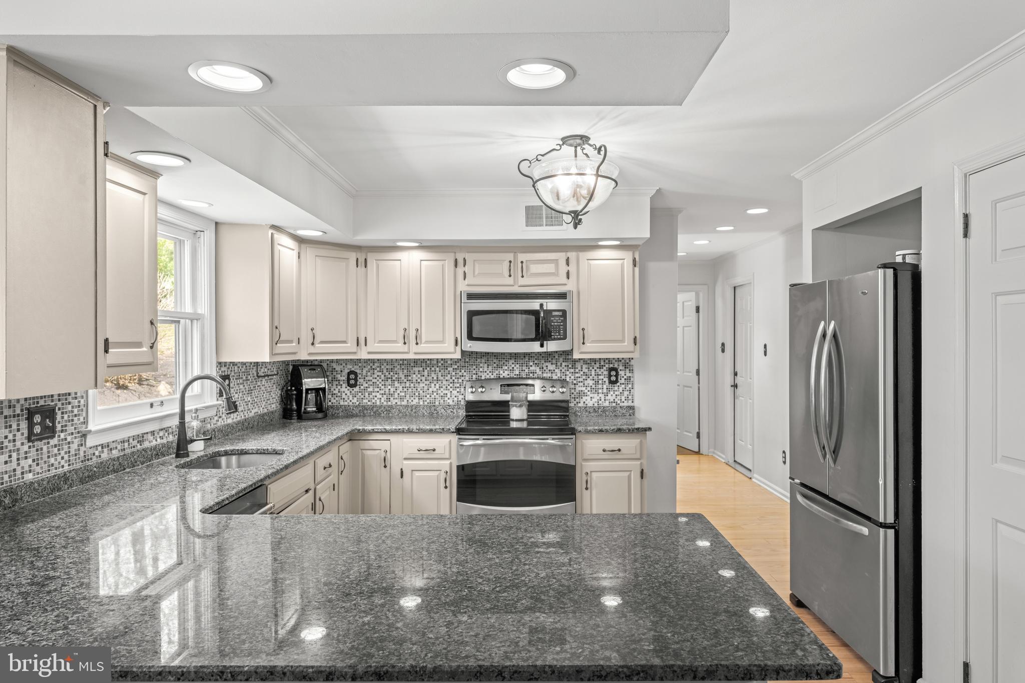 1064 Beaumont Road Berwyn, PA 19312 - Photo 8 of 41 Granite Counters with Tile Backsplash