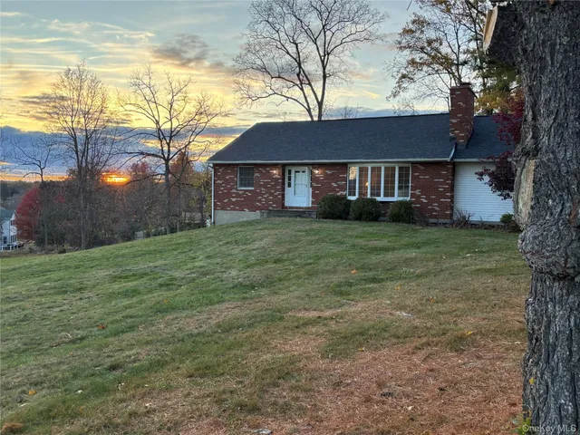 a view of a house with a yard