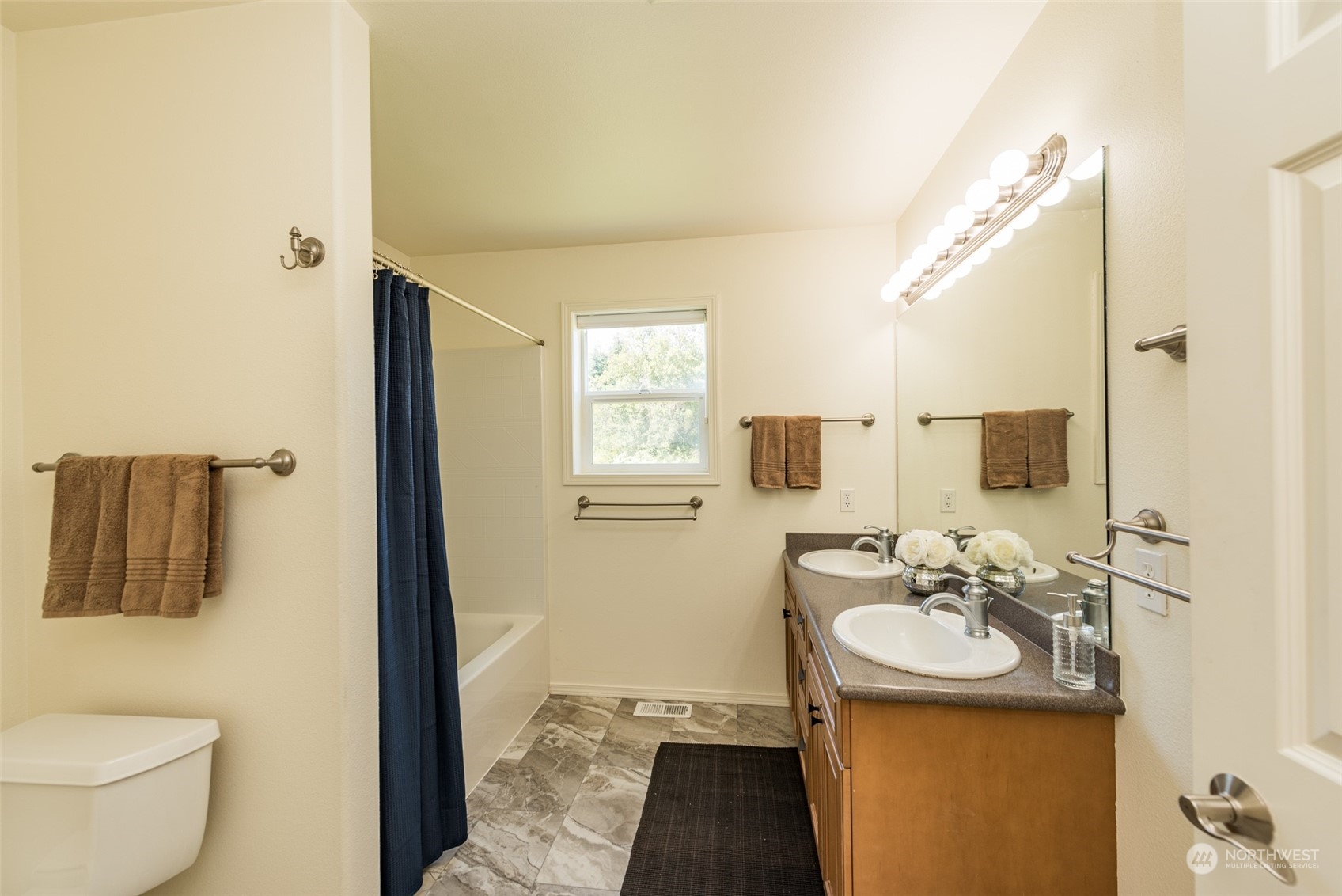 322 Ridge View Drive Sequim, WA 98382 - Photo 30 of 40 a bathroom with a sink toilet and mirror