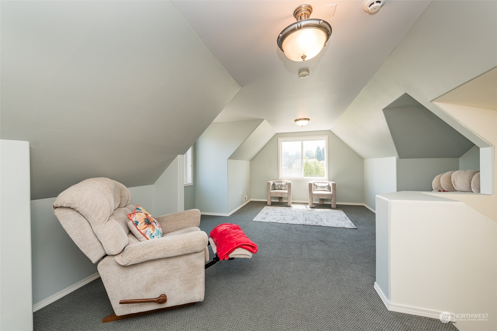 322 Ridge View Drive Sequim, WA 98382 - Photo 33 of 40 a living room with furniture