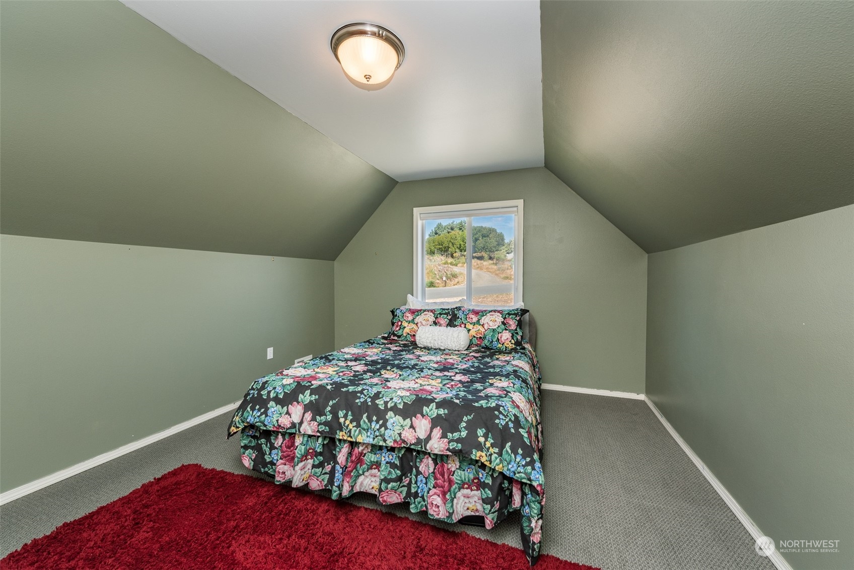 322 Ridge View Drive Sequim, WA 98382 - Photo 34 of 40 a room with bed and a window