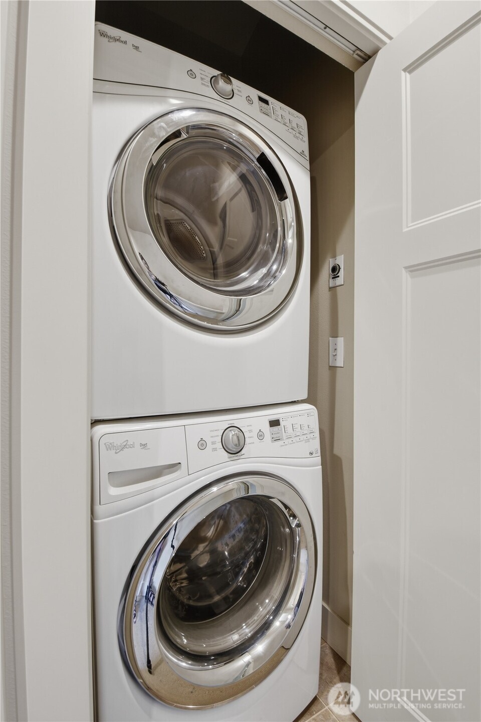 723 North 95th Street, Unit A Seattle, WA 98103 - Photo 19 of 20 a utility room with dryer and washer