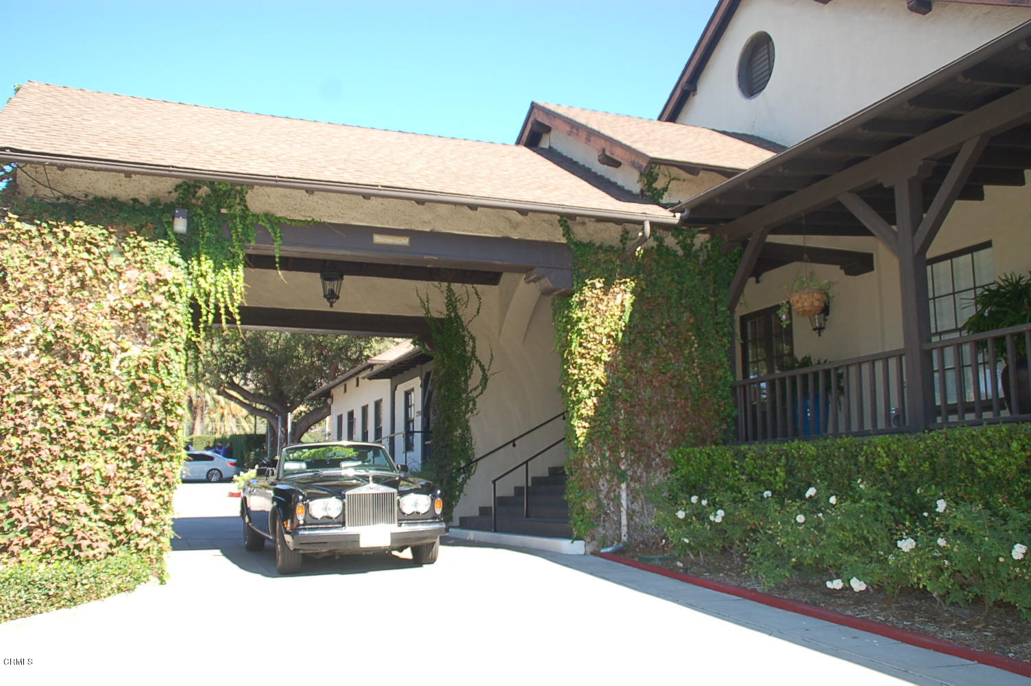1644 Morada Place Altadena, CA 91001 - Photo 73 of 74 a view of a house with fountain in front of it