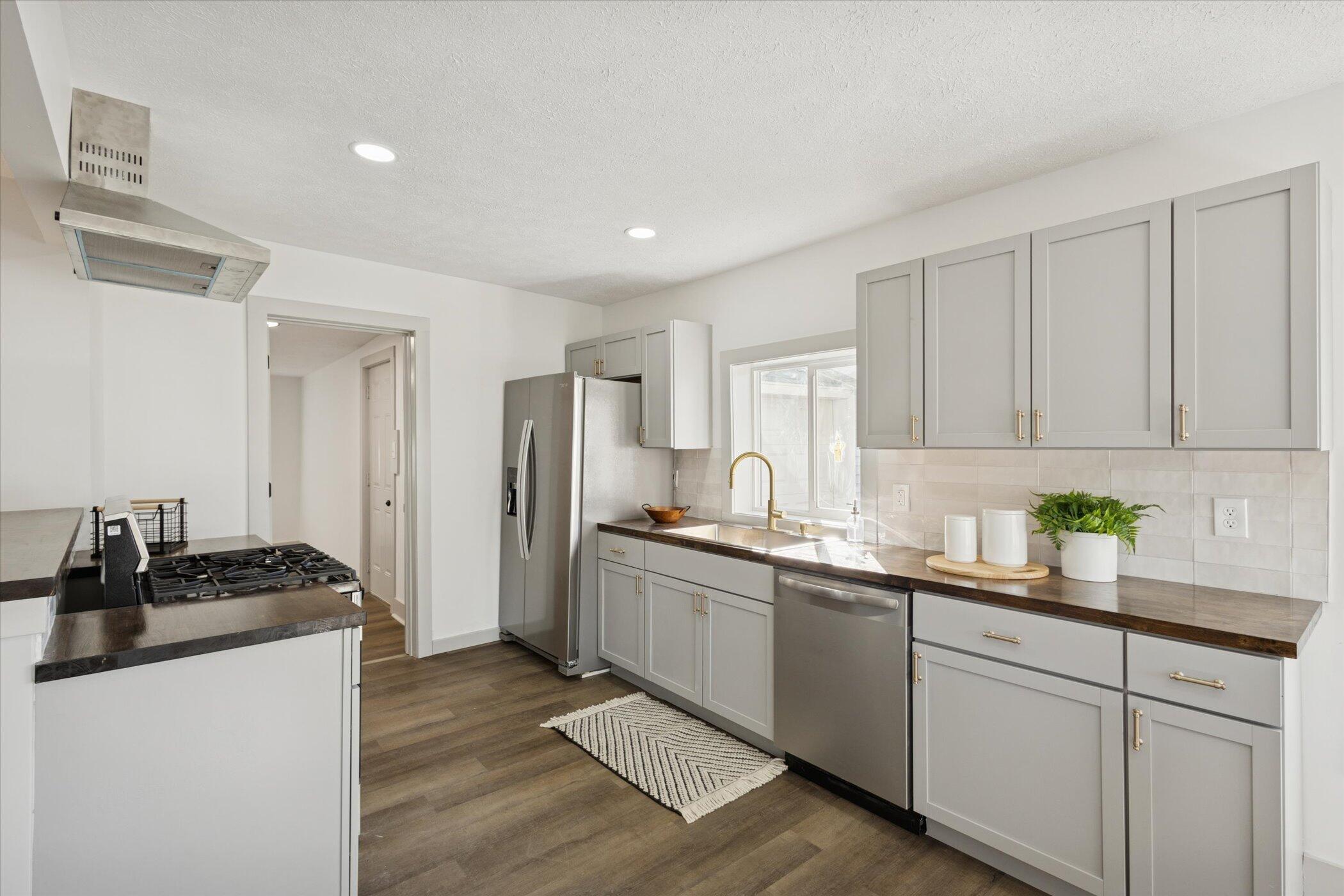 528 Lincoln Road Otsego, MI 49078 - Photo 15 of 38 15-528-Lincoln-Rd-Otsego-MI-49078-Window