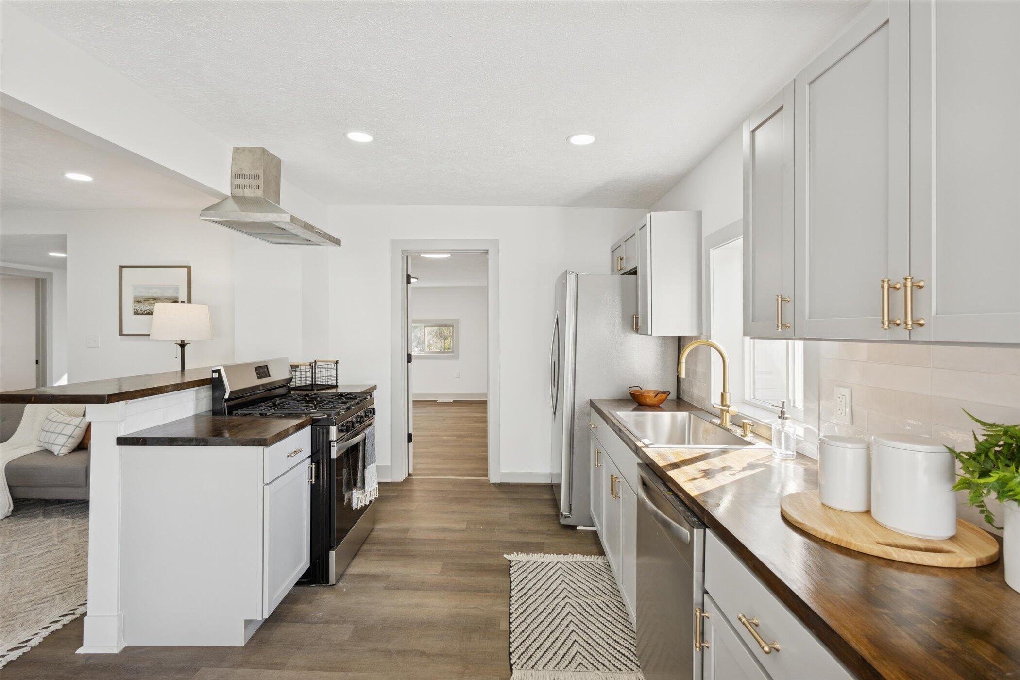 528 Lincoln Road Otsego, MI 49078 - Photo 17 of 38 17-528-Lincoln-Rd-Otsego-MI-49078-Window