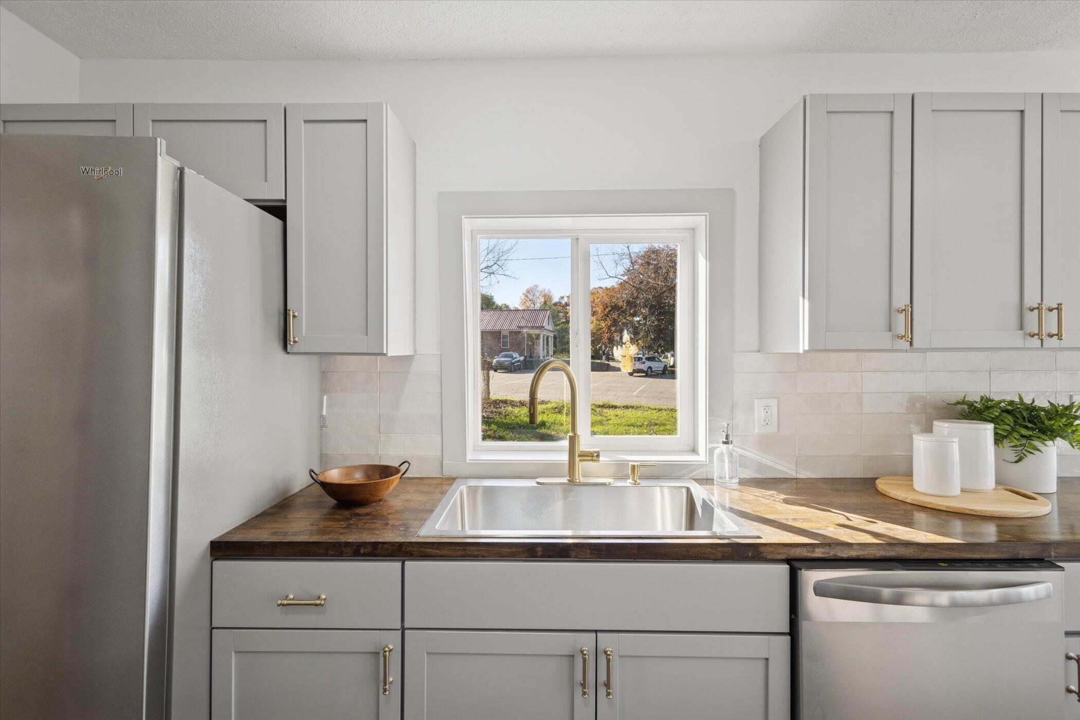 528 Lincoln Road Otsego, MI 49078 - Photo 20 of 38 20-528-Lincoln-Rd-Otsego-MI-49078-Window