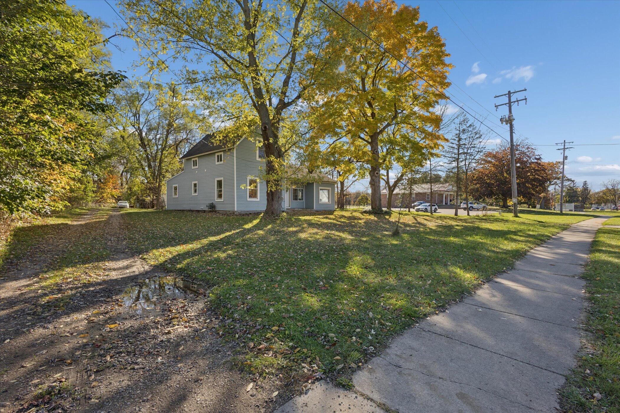528 Lincoln Road Otsego, MI 49078 - Photo 3 of 38 02-528-Lincoln-Rd-Otsego-MI-49078-Window