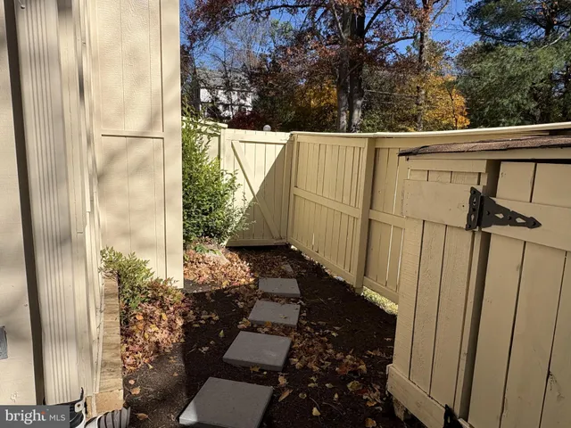 $425,000 | 20213 Lea Pond Place, Montgomery Village, MD 20886