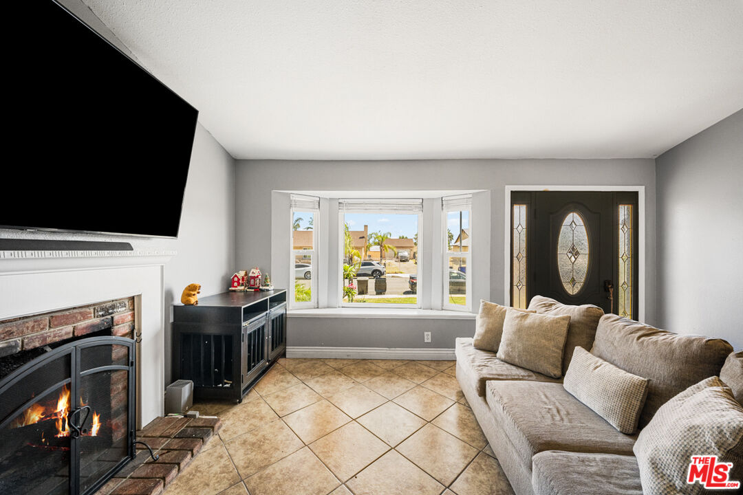 1350 West Morgan Street Rialto, CA 92376 - Photo 4 of 34