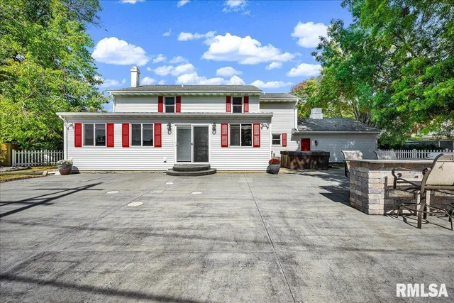 $364,900 | 5501 North Holly Hedges Court, Peoria, IL 61614