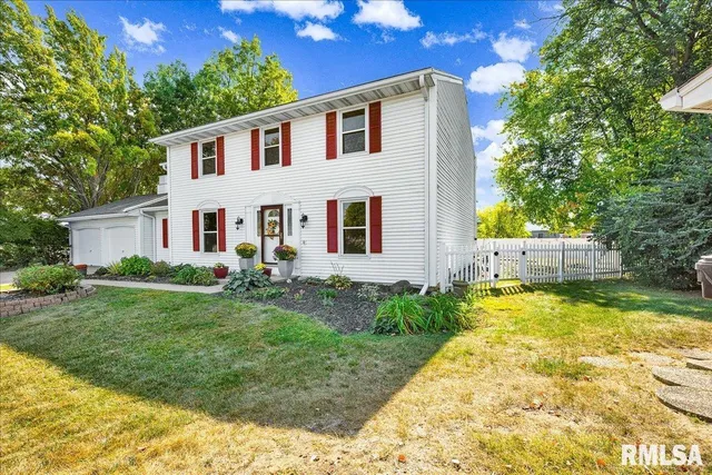 $364,900 | 5501 North Holly Hedges Court, Peoria, IL 61614