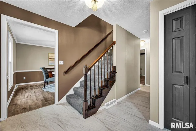 $364,900 | 5501 North Holly Hedges Court, Peoria, IL 61614