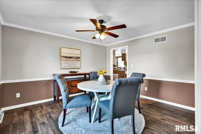 $364,900 | 5501 North Holly Hedges Court, Peoria, IL 61614