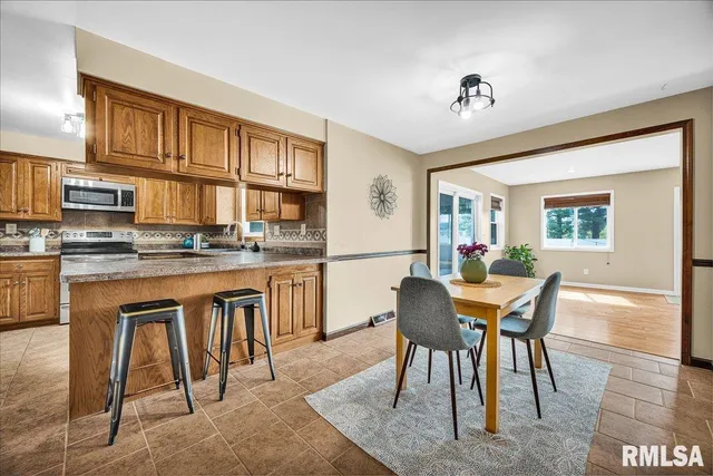 $364,900 | 5501 North Holly Hedges Court, Peoria, IL 61614