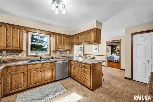 $364,900 | 5501 North Holly Hedges Court, Peoria, IL 61614