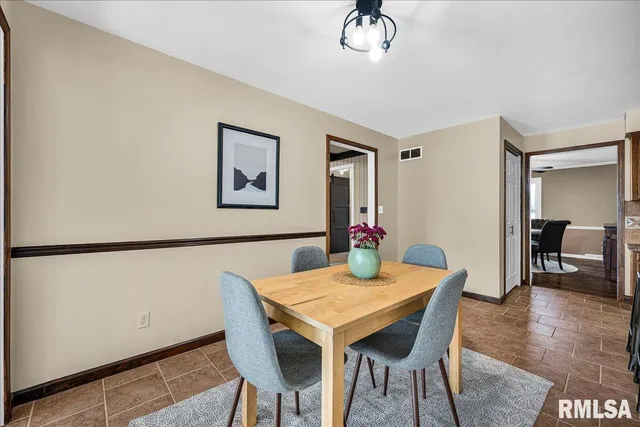 $364,900 | 5501 North Holly Hedges Court, Peoria, IL 61614