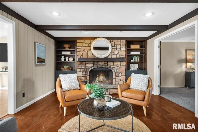 $364,900 | 5501 North Holly Hedges Court, Peoria, IL 61614