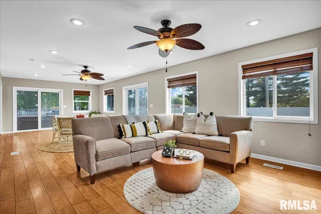 $364,900 | 5501 North Holly Hedges Court, Peoria, IL 61614