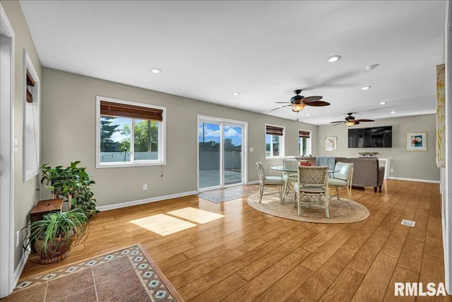 $364,900 | 5501 North Holly Hedges Court, Peoria, IL 61614