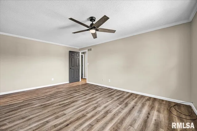 $364,900 | 5501 North Holly Hedges Court, Peoria, IL 61614