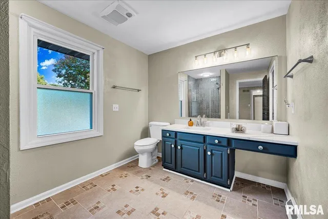 $364,900 | 5501 North Holly Hedges Court, Peoria, IL 61614