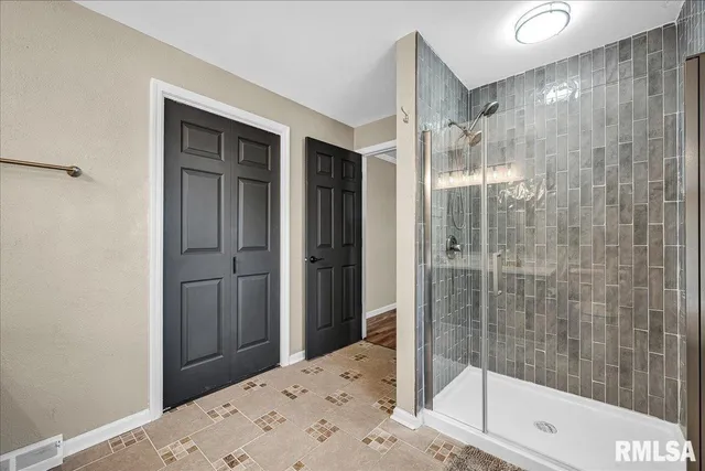 $364,900 | 5501 North Holly Hedges Court, Peoria, IL 61614