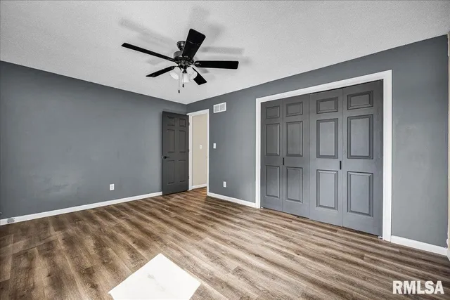 $364,900 | 5501 North Holly Hedges Court, Peoria, IL 61614