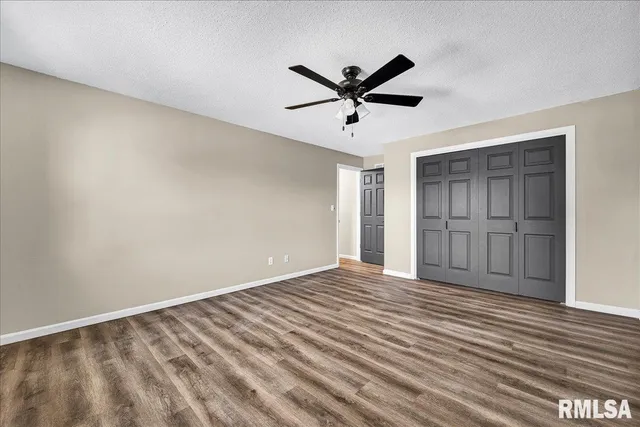 $364,900 | 5501 North Holly Hedges Court, Peoria, IL 61614