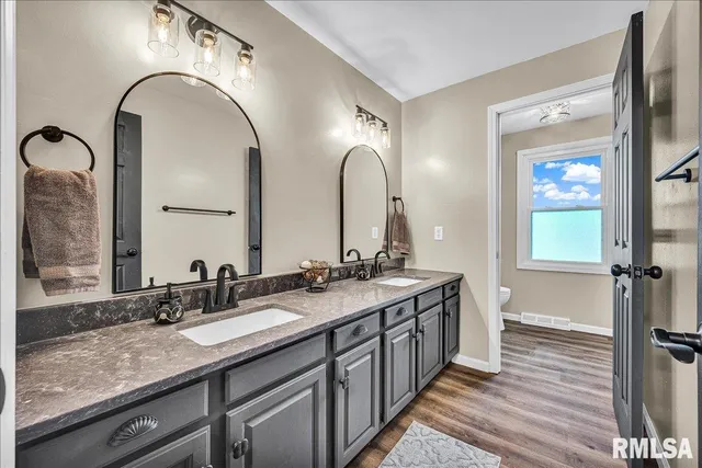 $364,900 | 5501 North Holly Hedges Court, Peoria, IL 61614