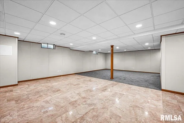 $364,900 | 5501 North Holly Hedges Court, Peoria, IL 61614