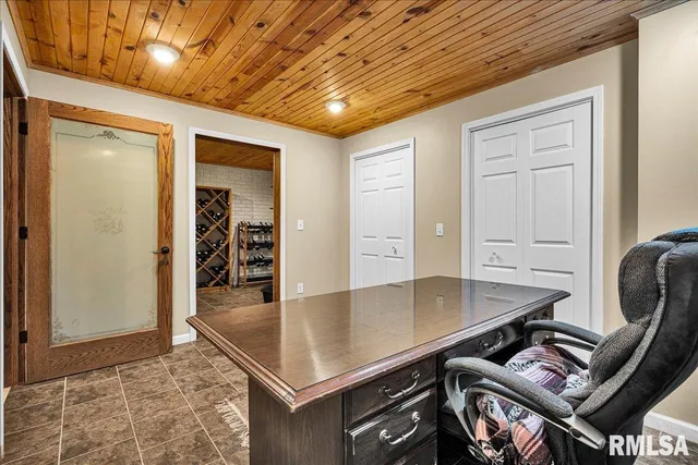 $364,900 | 5501 North Holly Hedges Court, Peoria, IL 61614