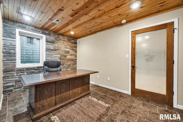 $364,900 | 5501 North Holly Hedges Court, Peoria, IL 61614