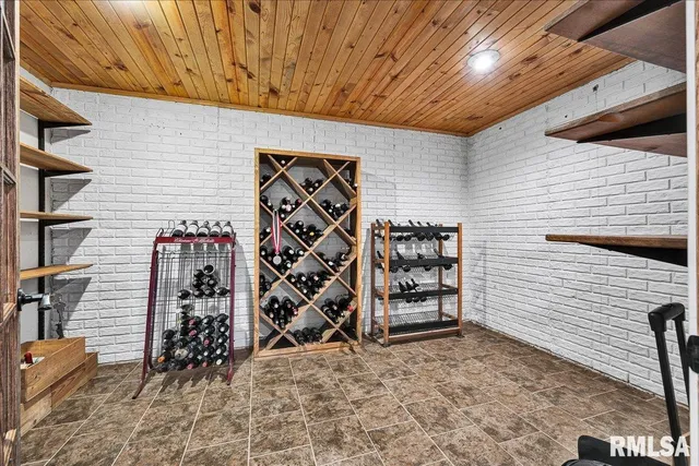 $364,900 | 5501 North Holly Hedges Court, Peoria, IL 61614