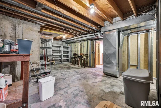 $364,900 | 5501 North Holly Hedges Court, Peoria, IL 61614