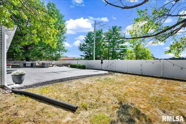 $364,900 | 5501 North Holly Hedges Court, Peoria, IL 61614