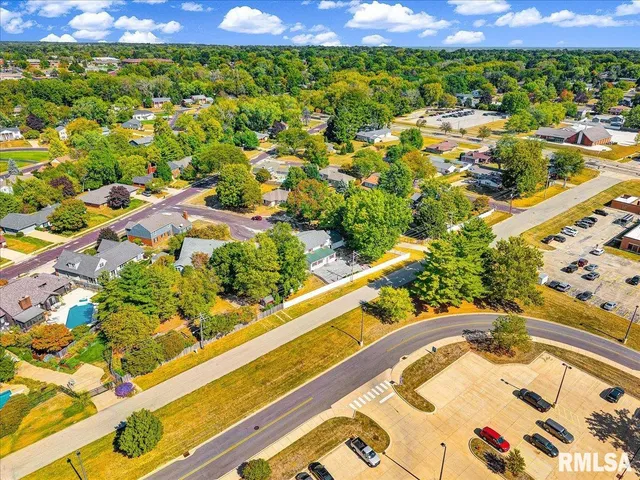 $364,900 | 5501 North Holly Hedges Court, Peoria, IL 61614