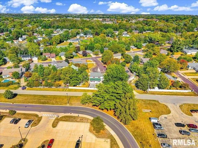 $364,900 | 5501 North Holly Hedges Court, Peoria, IL 61614