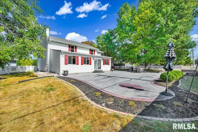 $364,900 | 5501 North Holly Hedges Court, Peoria, IL 61614