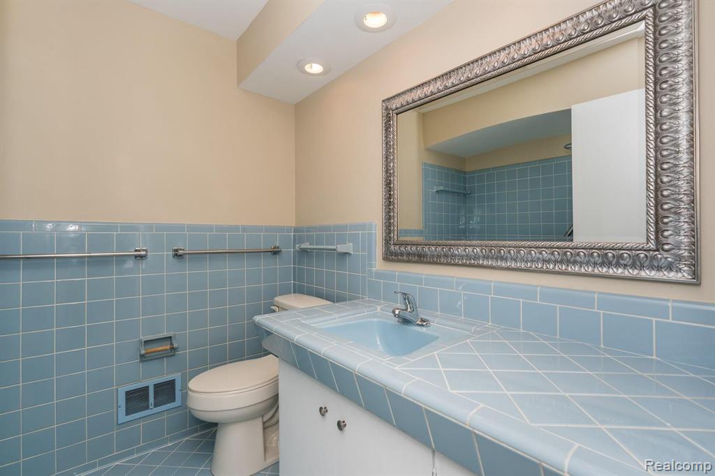 1655 Kingsmere Circle Rochester Hills, MI 48309 - Photo 27 of 34