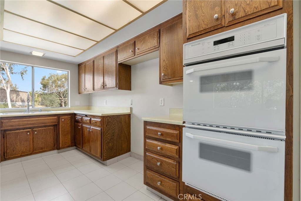 443 Woodbury Road Glendale, CA 91206 - Photo 21 of 48 Kitchen