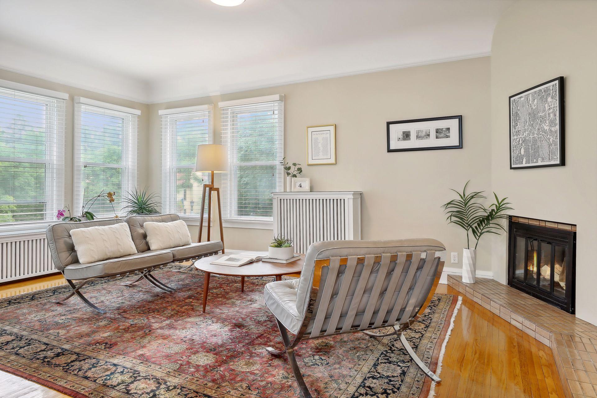 1724 Dupont Avenue South, Minneapolis, MN 55403 Compass