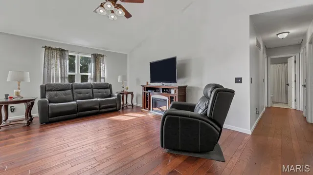 $335,000 | 507 Woolf Road, Warrenton, MO 63383