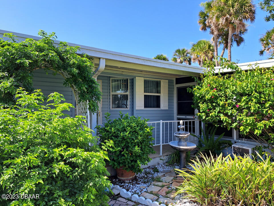 753 Navigators Way Edgewater, FL 32141 - Photo 3 of 36 4