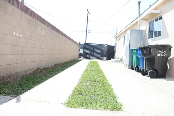 $899,000 | 2143 West Arlington Street, Long Beach, CA 90810