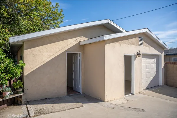 $899,000 | 2143 West Arlington Street, Long Beach, CA 90810