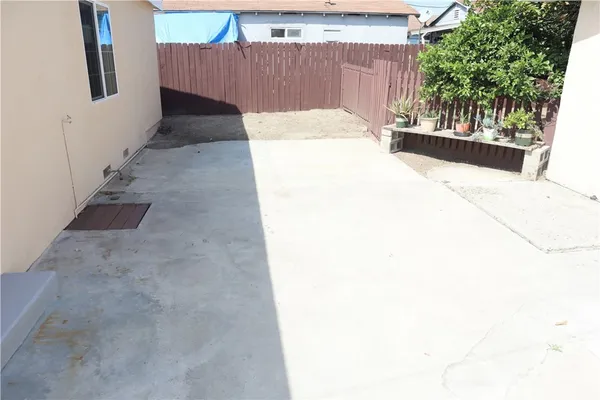 $899,000 | 2143 West Arlington Street, Long Beach, CA 90810