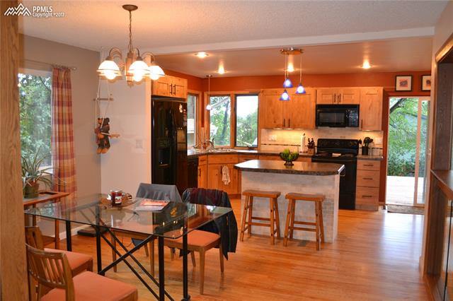 647 Red Cliff Road Colorado Springs, CO 80906 - Photo 5 of 18